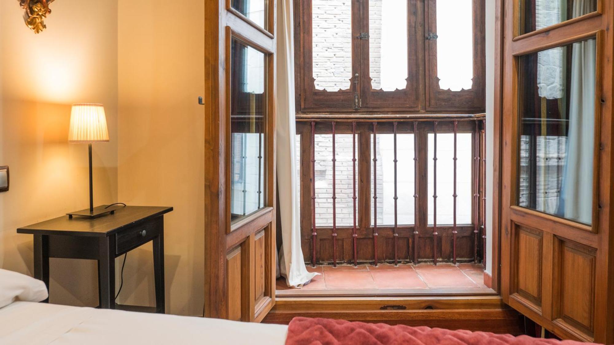 Apartamentos Las Teresitas Junto A La Catedral Toledo Dış mekan fotoğraf